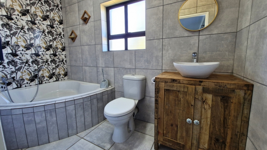 To Let 3 Bedroom Property for Rent in Glen Lilly Western Cape